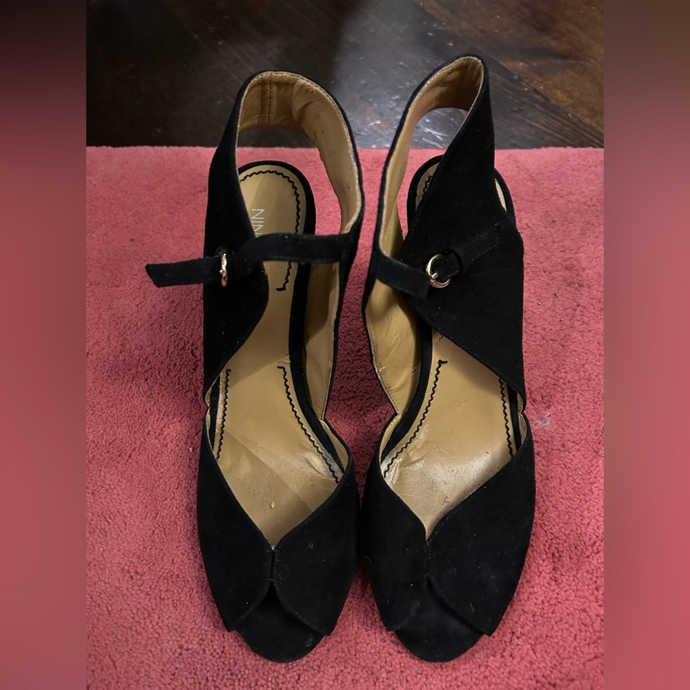 EUC Nine West SAVVY Peep Toe Sandal Black Suede Heels sz 9.5